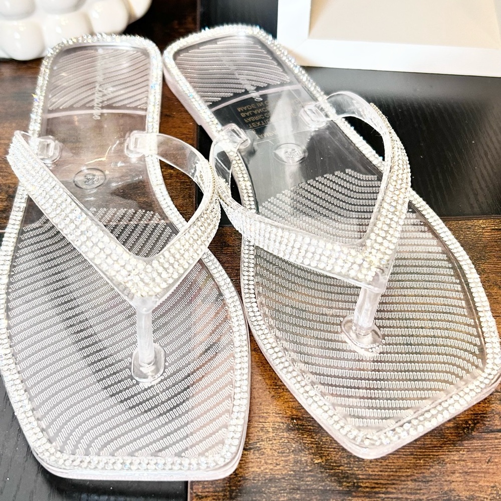 Lauren Lorraine Clear and Rhinestone Jelly Sandals. NIB